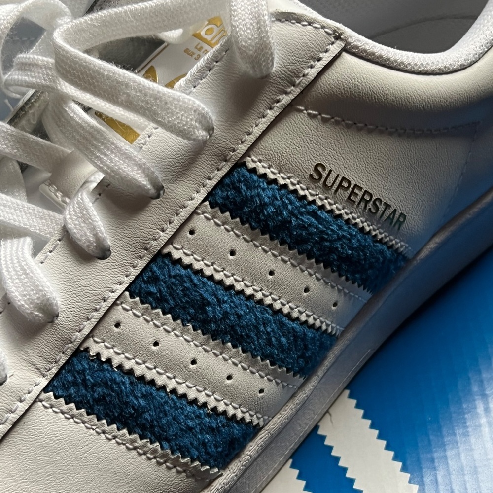 Mens Adidas Superstar size 11 White with Blue - Picture 3 of 10
